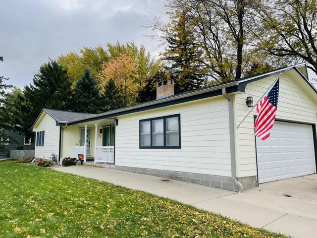 $250,000 | 784 Highland Road, Windom, MN 56101