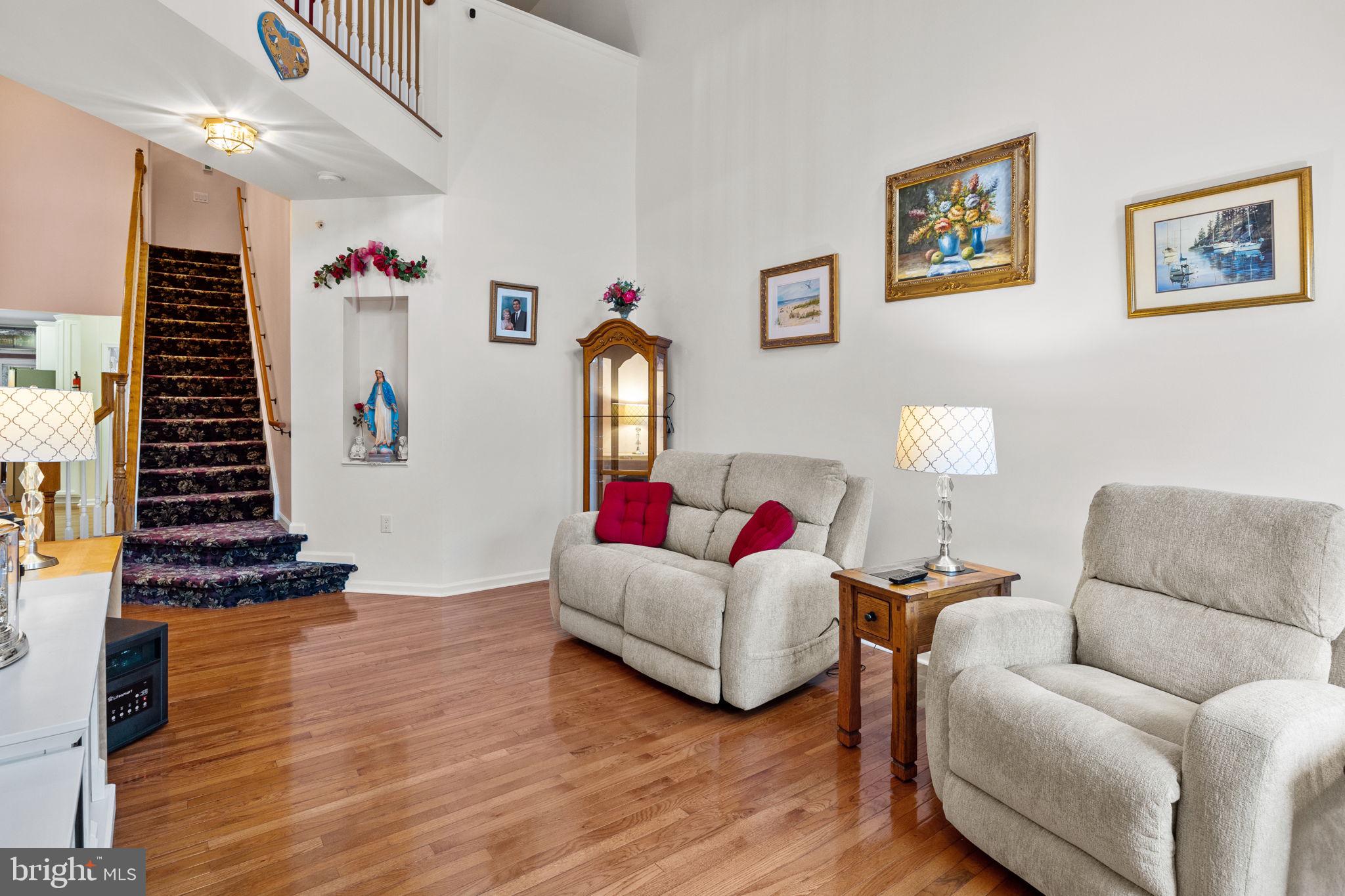 719 Wisteria Drive Warrington, PA 18976 - Photo 4 of 33