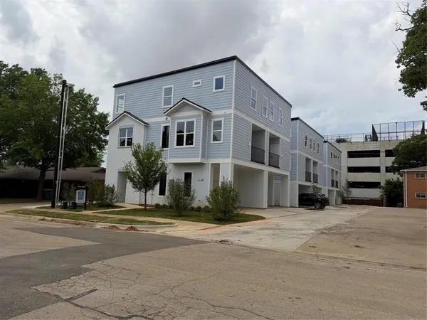 $479,000 | 341 Bryan Street, Unit 1101, Denton, TX 76201