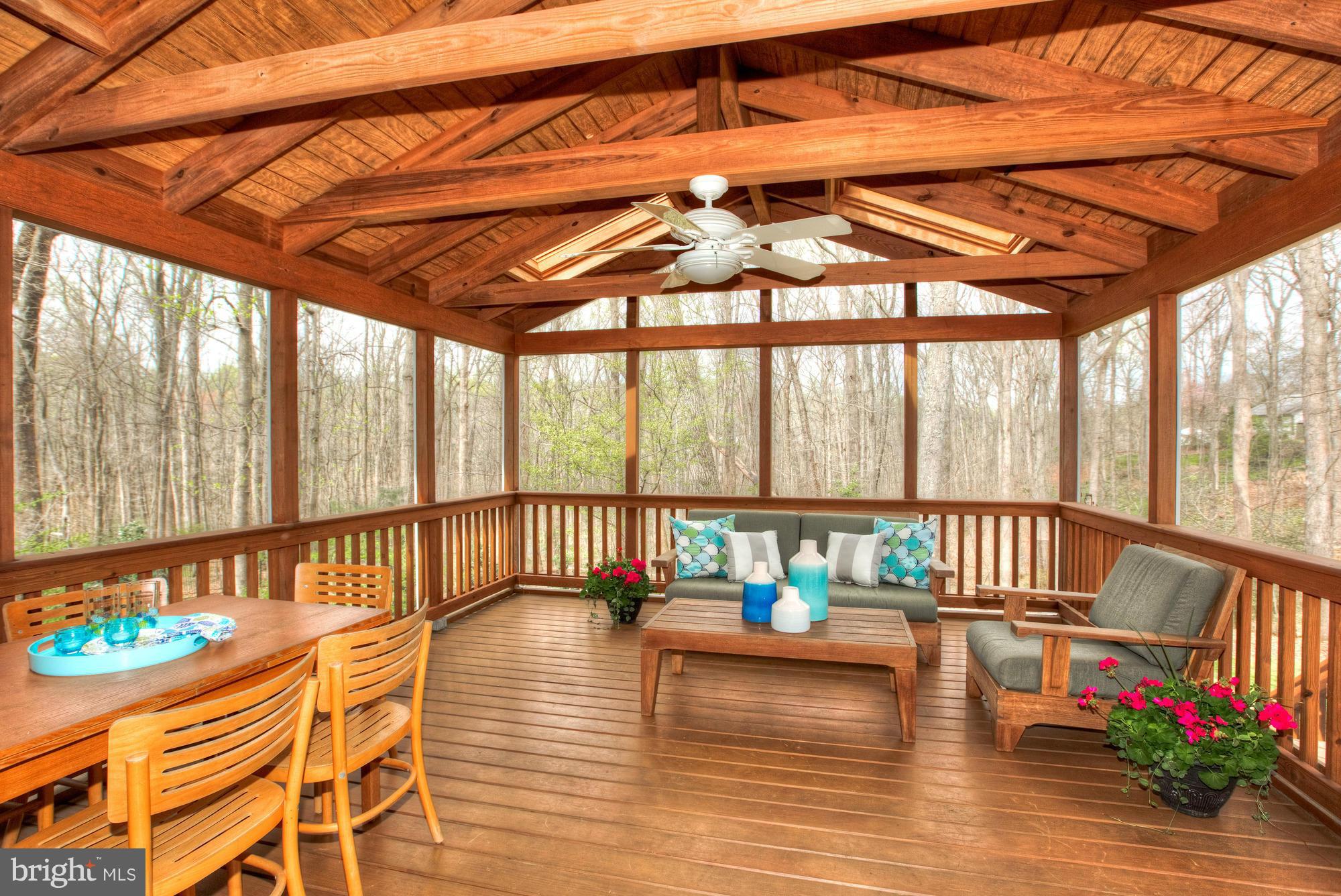 GORGEOUS Screened Porch
