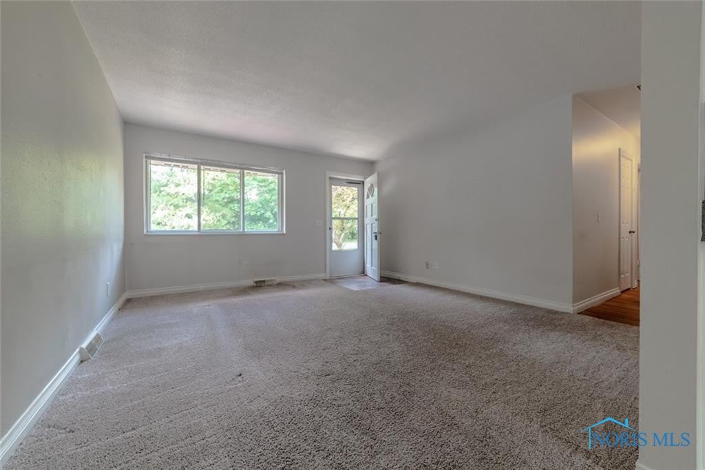 6023 Flanders Road Sylvania, OH 43560 - Photo 6 of 18 Photo 6