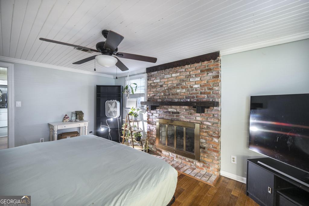 620 Pine Ridge Street Perry, GA 31069 - Photo 19 of 28 a bed room with a bed and a television