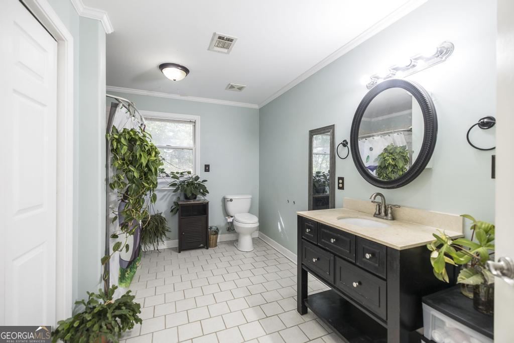 620 Pine Ridge Street Perry, GA 31069 - Photo 21 of 28 a bathroom with a sink and a mirror