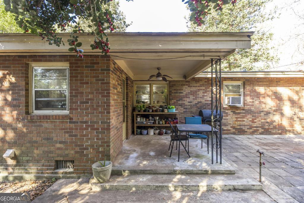 620 Pine Ridge Street Perry, GA 31069 - Photo 23 of 28 a living room filled with furniture and a table