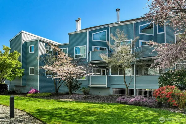 $289,000 | 21937 7th Avenue South, Unit 216, Des Moines, WA 98198