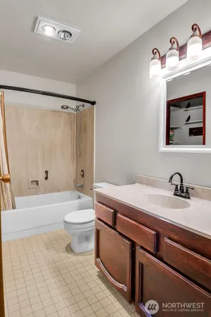 $289,000 | 21937 7th Avenue South, Unit 216, Des Moines, WA 98198
