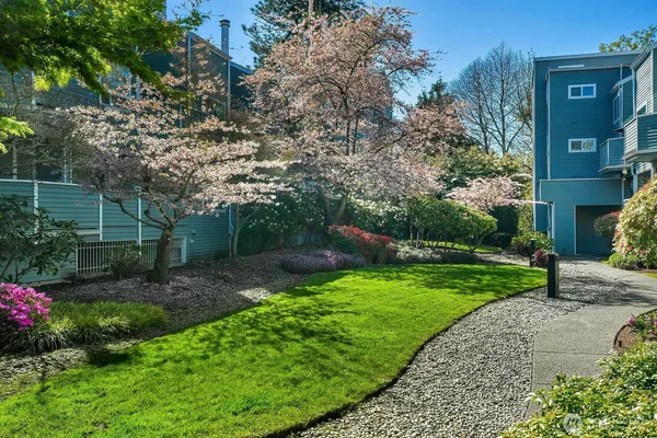 $289,000 | 21937 7th Avenue South, Unit 216, Des Moines, WA 98198