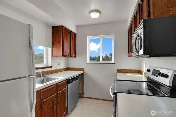 $289,000 | 21937 7th Avenue South, Unit 216, Des Moines, WA 98198