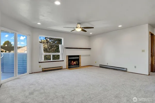 $289,000 | 21937 7th Avenue South, Unit 216, Des Moines, WA 98198