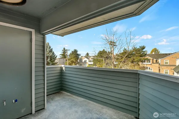 $289,000 | 21937 7th Avenue South, Unit 216, Des Moines, WA 98198