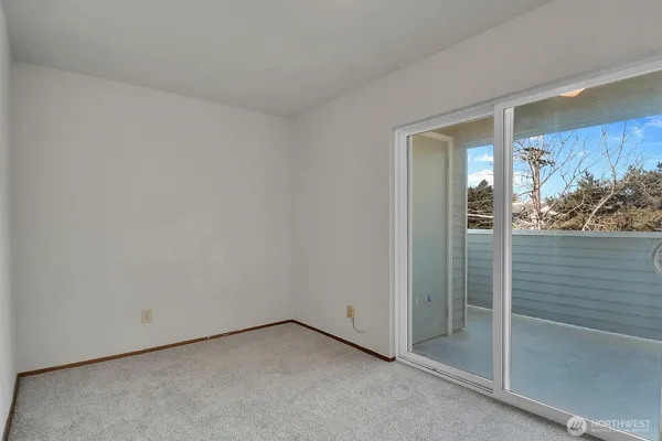 $289,000 | 21937 7th Avenue South, Unit 216, Des Moines, WA 98198