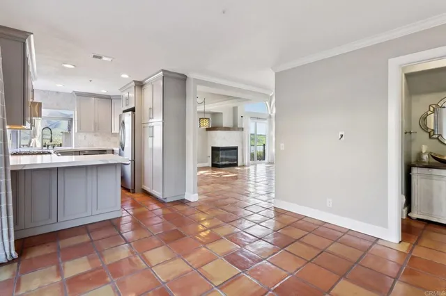 $899,900 | 9863 Avenida Colino, Spring Valley, CA 91977