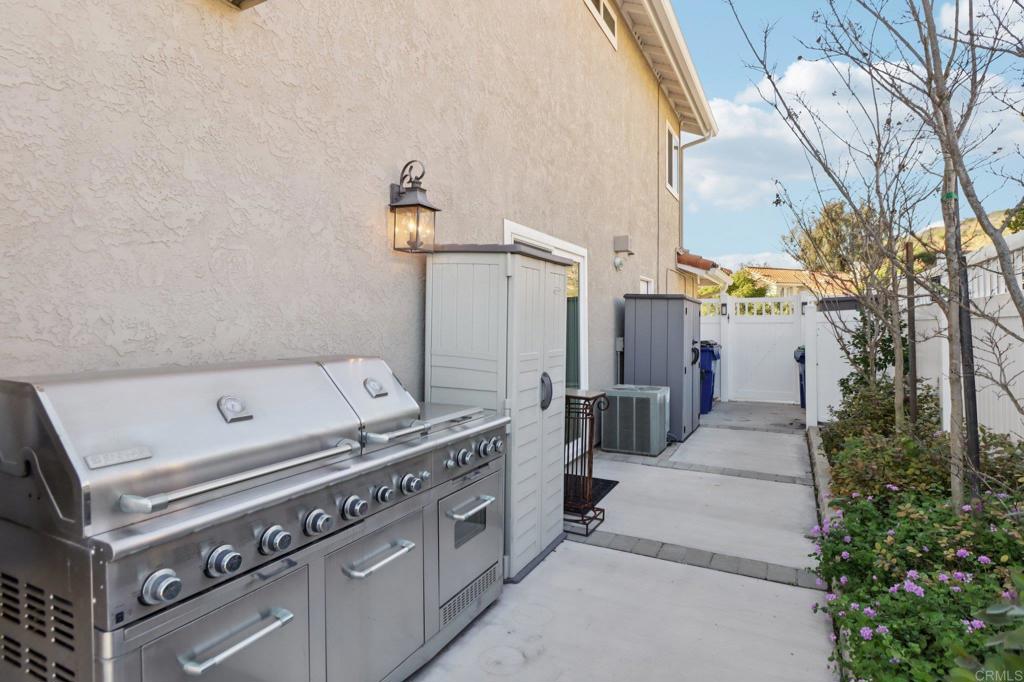 9863 Avenida Colino Spring Valley, CA 91977 - Photo 32 of 54 a view of a kitchen with a stove