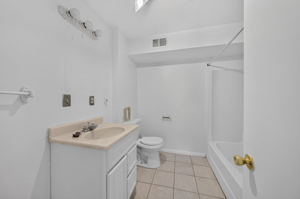 526 Third Street Fall River, MA 02721 - Photo 11 of 35