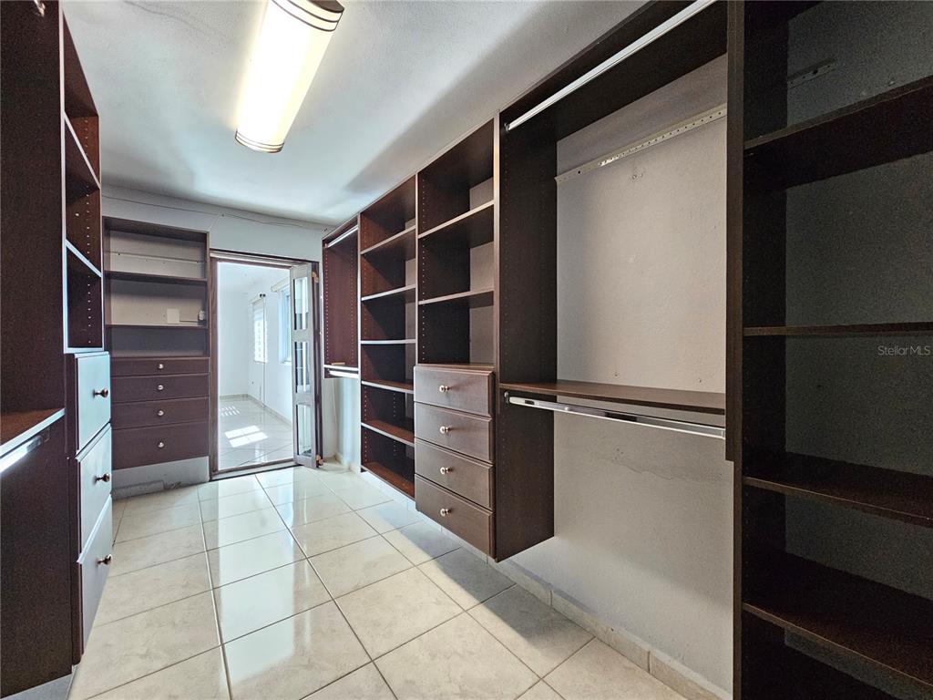 3 B-10 Bayamon, PR 00956 - Photo 20 of 45 WALKING CLOSET MASTER ROOM