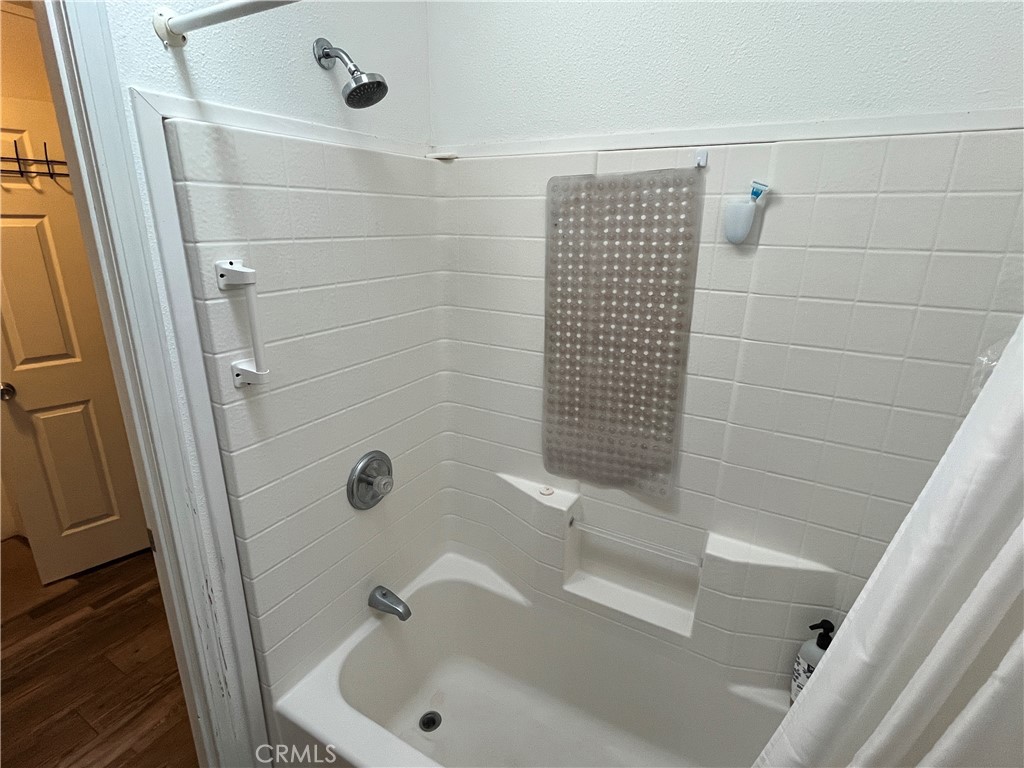 39950 7 Oaks Road, Unit 41 Angelus Oaks, CA 92305 - Photo 17 of 21 BATHROOM 2 TUB/SHOWER