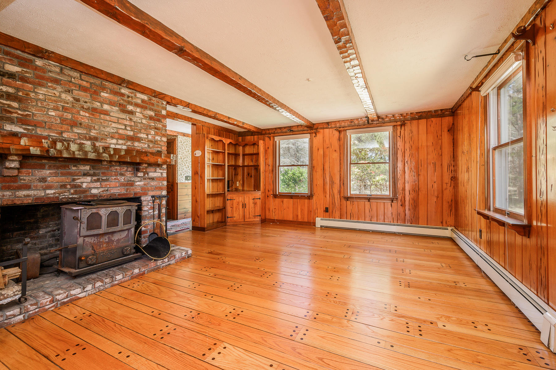 1221 County Road Cataumet, MA 02534 - Photo 14 of 42 Living room