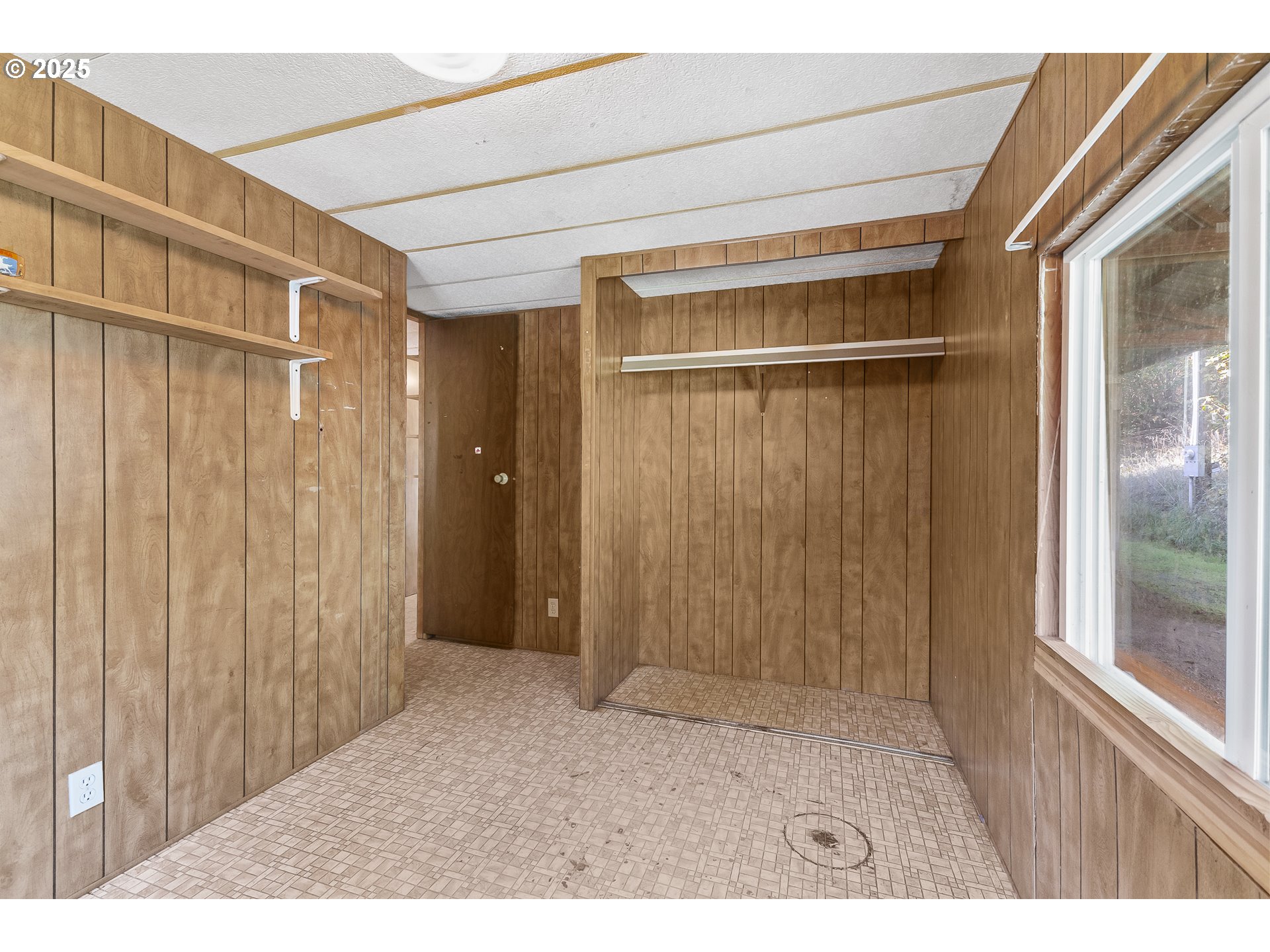 15779 Highway 42 Myrtle Point, OR 97458 - Photo 13 of 33 a view of an empty room with wooden floor and a window