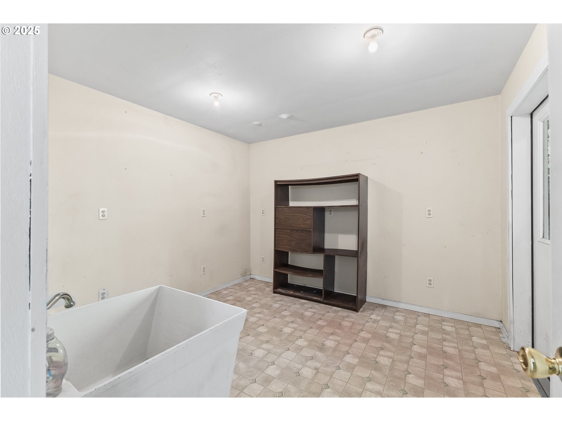 15779 Highway 42 Myrtle Point, OR 97458 - Photo 15 of 33 a bathroom with a sink