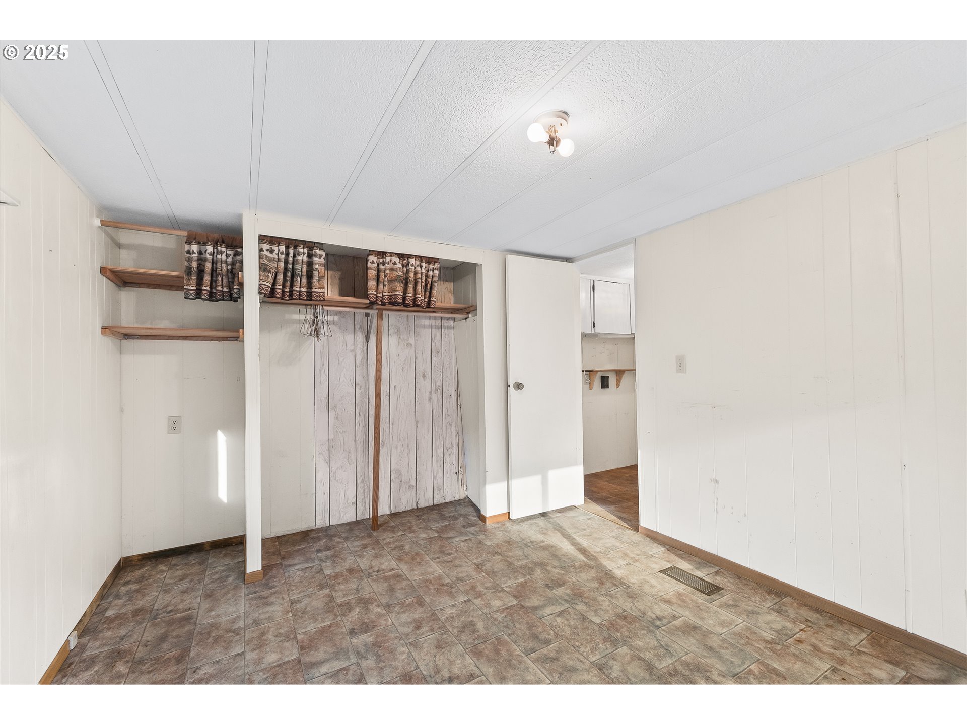 15779 Highway 42 Myrtle Point, OR 97458 - Photo 20 of 33 a view of empty room