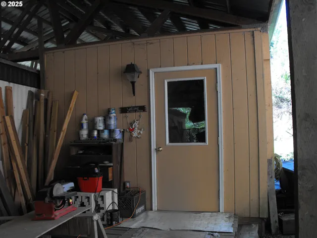 a view of a storage & utility room