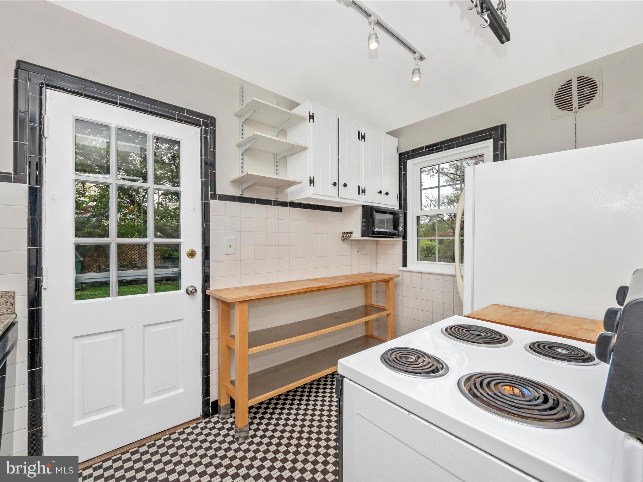 9905 Portland Road Silver Spring, MD 20901 - Photo 11 of 52 a kitchen with a stove and a refrigerator