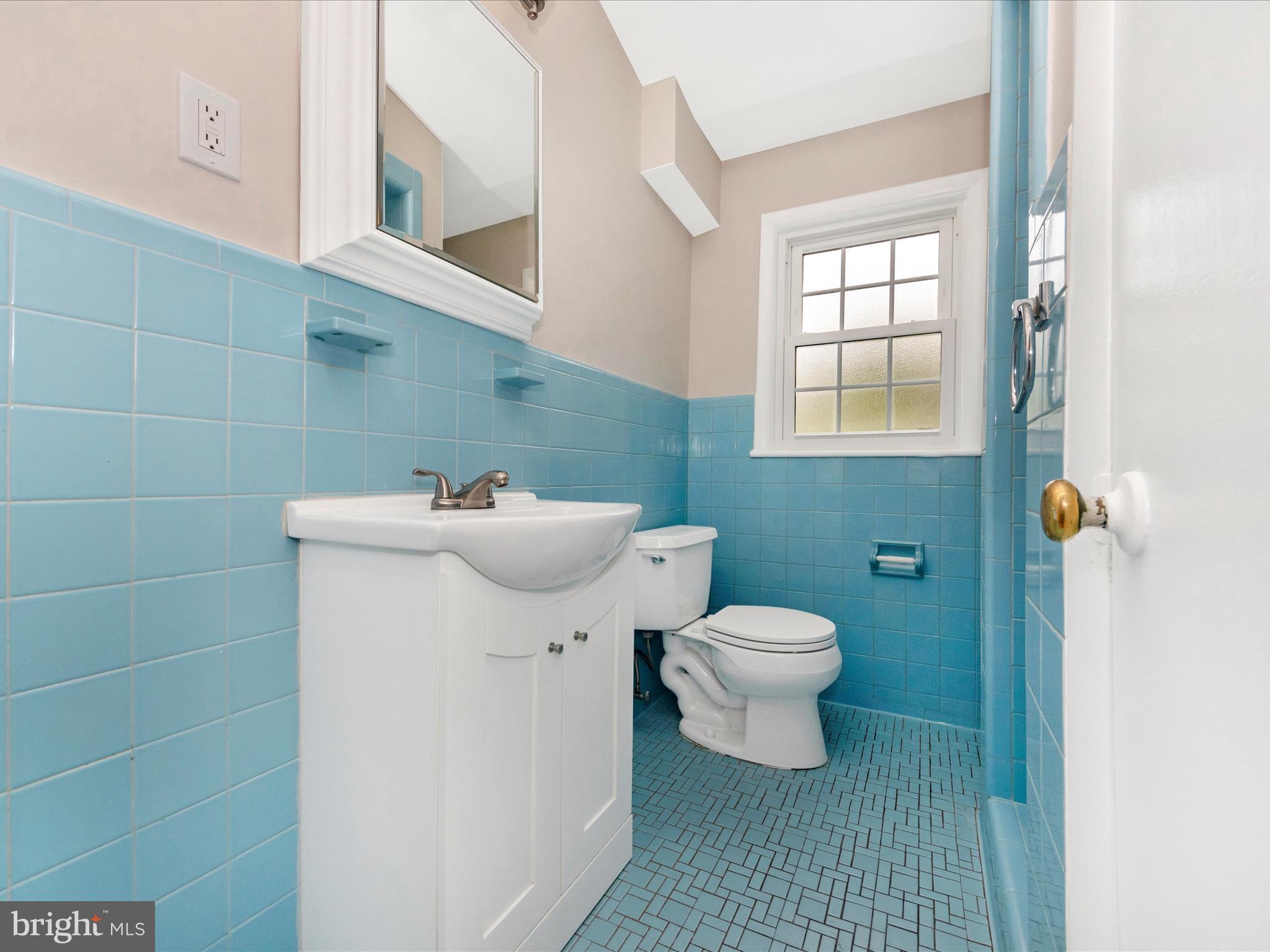 9905 Portland Road Silver Spring, MD 20901 - Photo 34 of 52 a bathroom with a sink toilet and shower