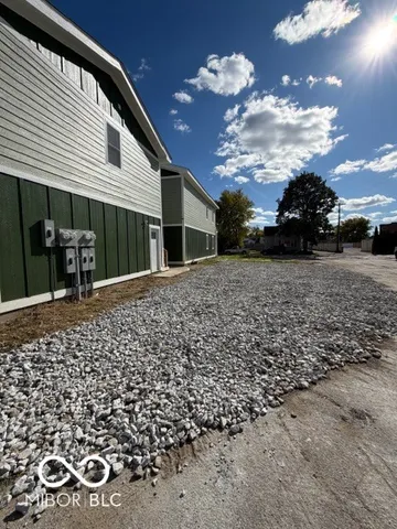 $2,050 | 20 Schiller Street, Indianapolis, IN 46225