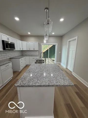 $2,050 | 20 Schiller Street, Indianapolis, IN 46225