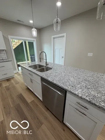 $2,050 | 20 Schiller Street, Indianapolis, IN 46225