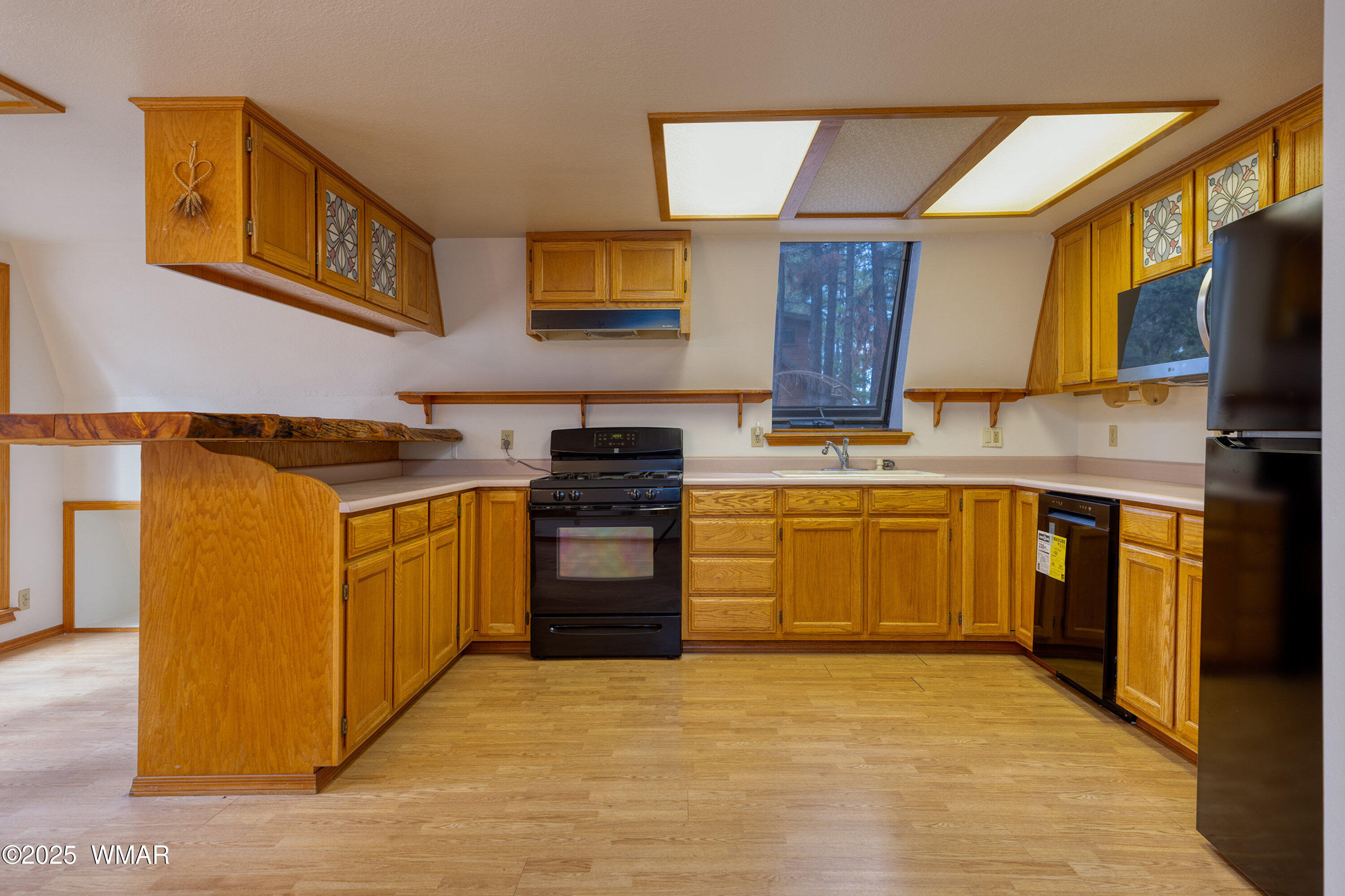 5382 Pine Dawn Road Lakeside, AZ 85929 - Photo 14 of 48 Large kitchen