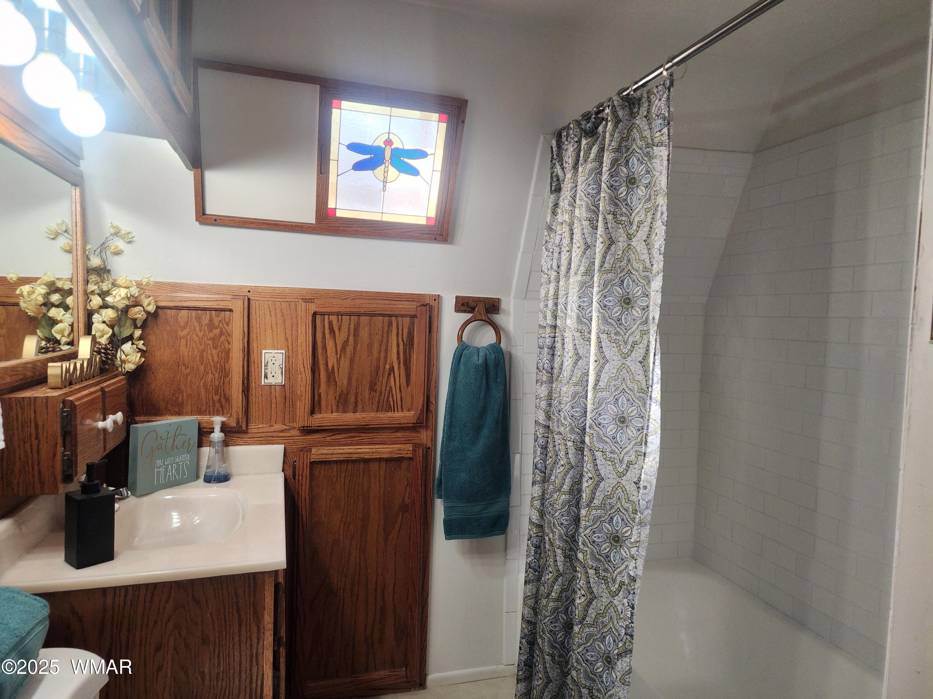 5382 Pine Dawn Road Lakeside, AZ 85929 - Photo 33 of 48 Guest bathroom - newly installed subway tile