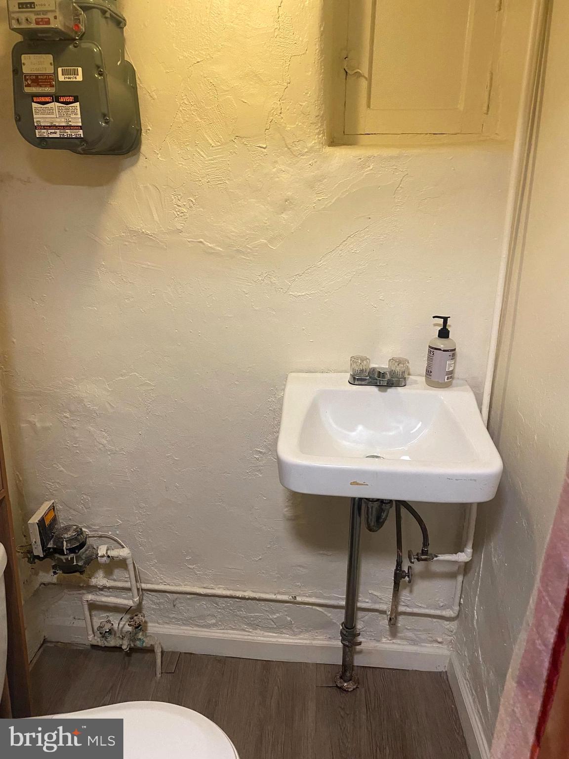 4300 Oakmont Street Philadelphia, PA 19136 - Photo 19 of 19 powder room