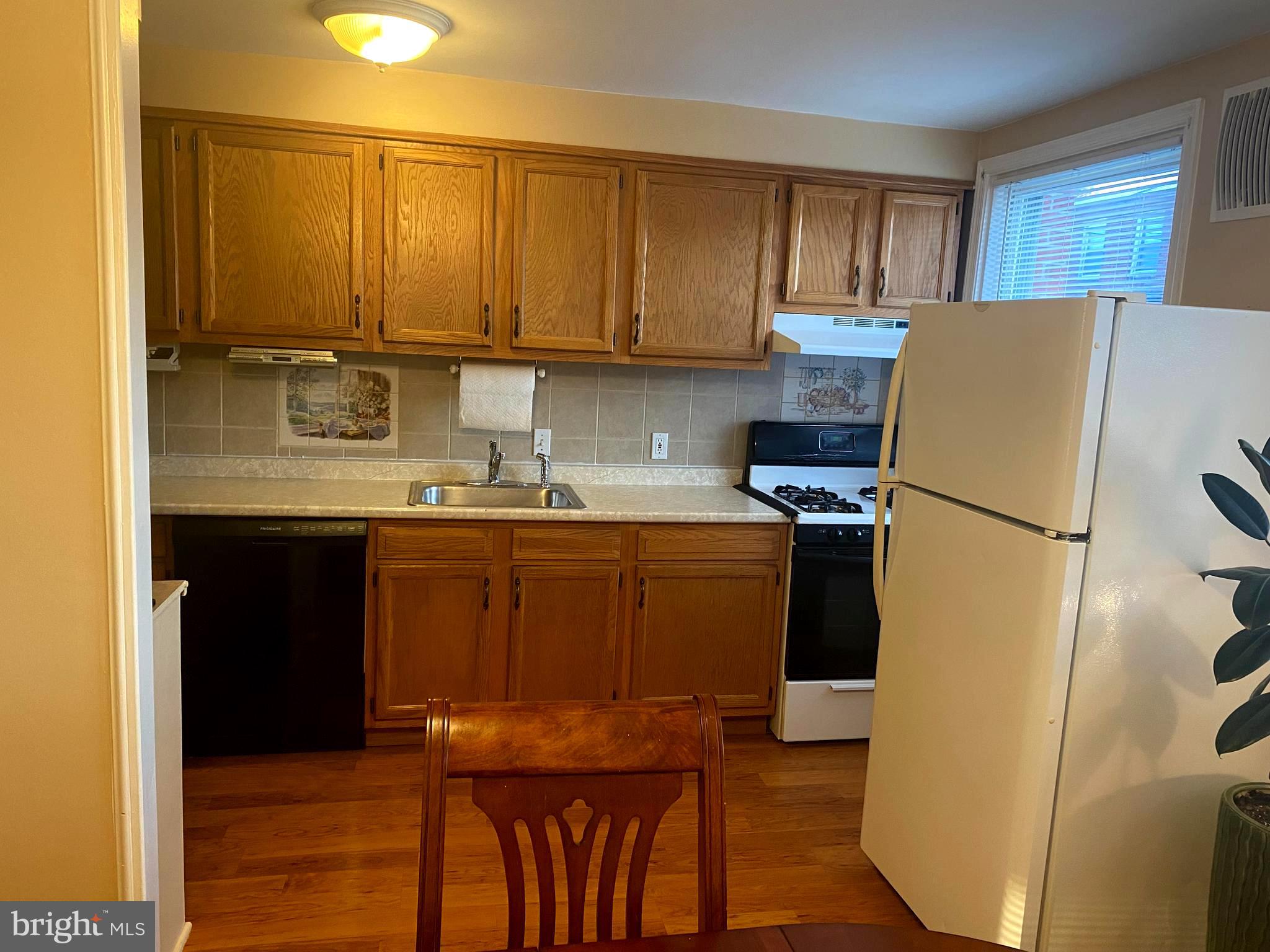 4300 Oakmont Street Philadelphia, PA 19136 - Photo 7 of 19 kitchen