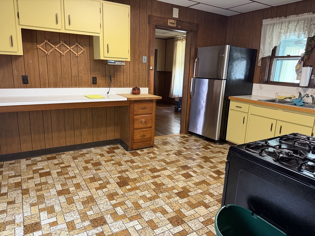 48 Williams Avenue Boston, MA 02136 - Photo 4 of 17