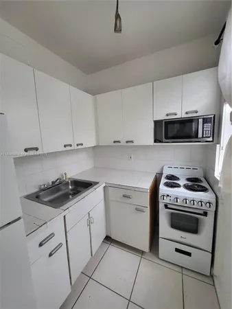 $2,500 | 605 Euclid Avenue, Unit 106, Miami Beach, FL 33139