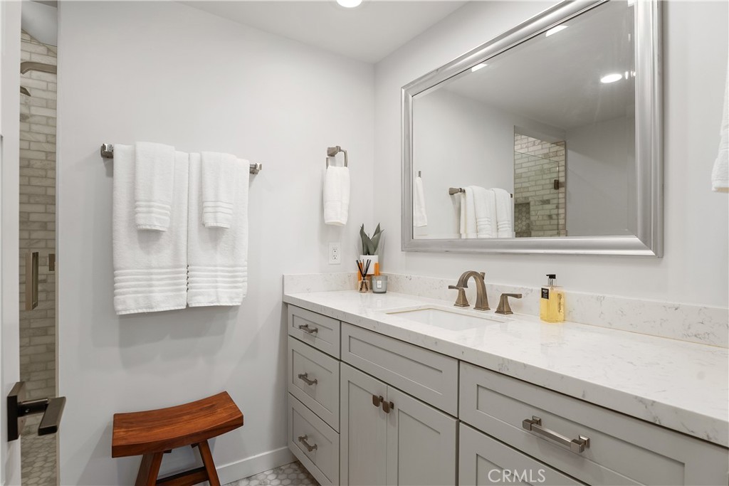 5112 Kingscross Road Westminster, CA 92683 - Photo 15 of 49 First floor 3/4 bathroom