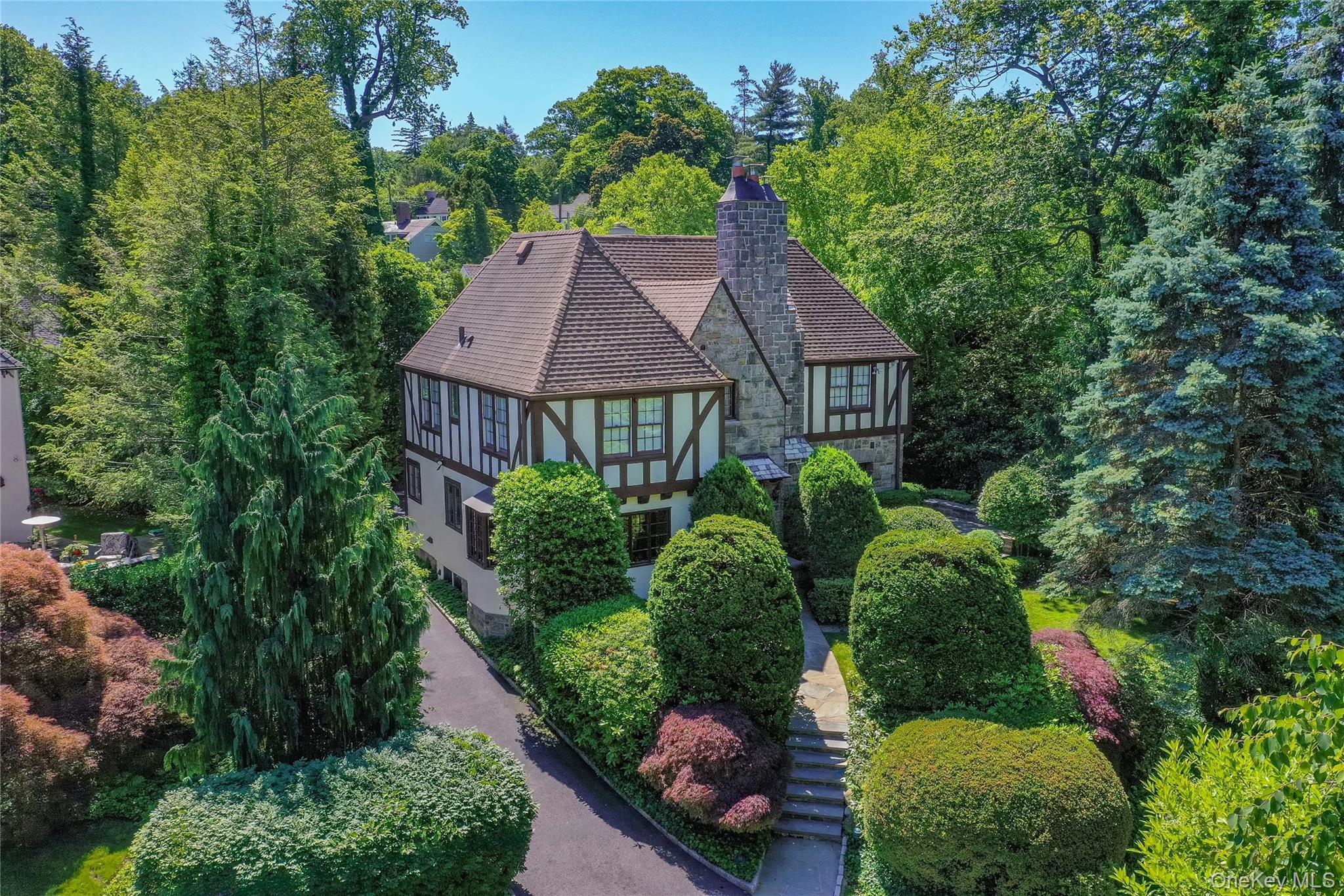 18 Hemlock Road Bronxville, NY 10708 - Photo 1 of 31