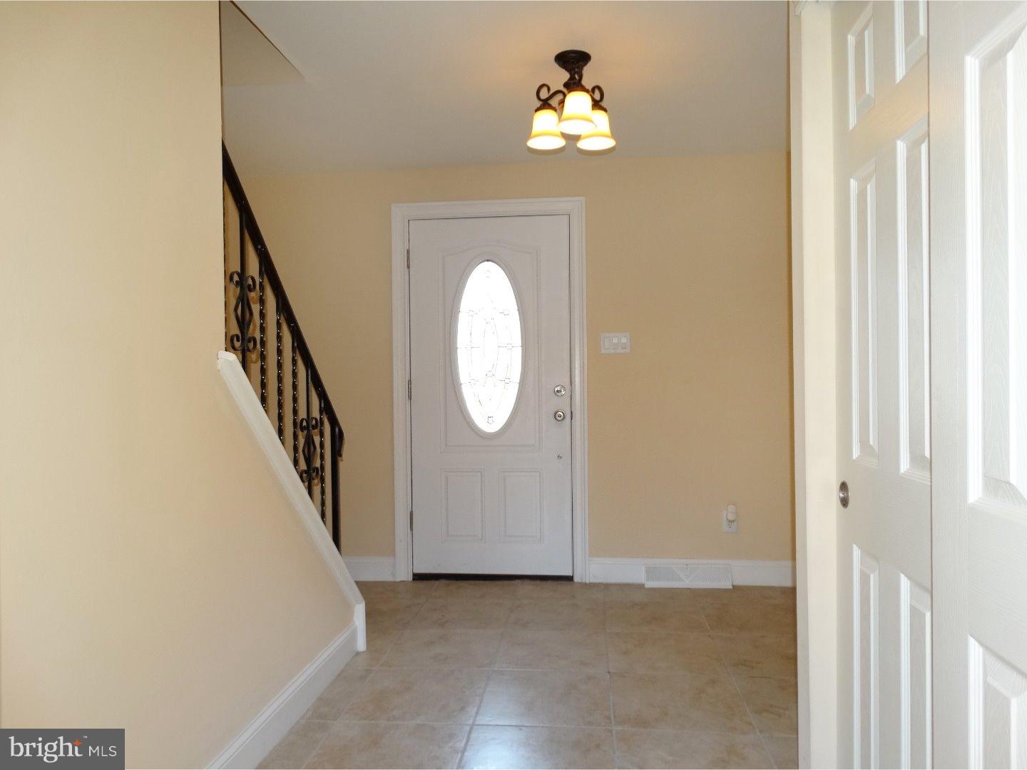 340 Bloomfield Road Warminster, PA 18974 - Photo 3 of 20 Hallway