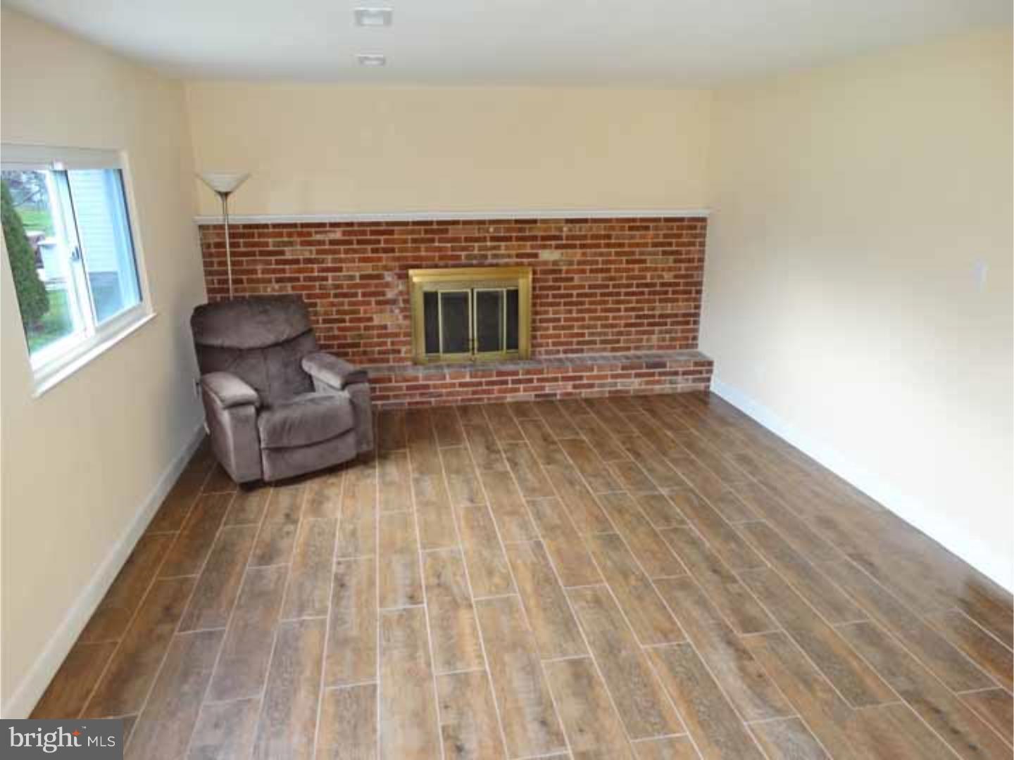 340 Bloomfield Road Warminster, PA 18974 - Photo 9 of 20 Family Room