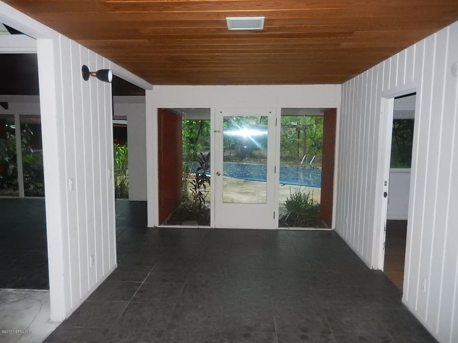 2539 Red Fox Road Orange Park, FL 32073 - Photo 6 of 41 entry / breezeway - view 2