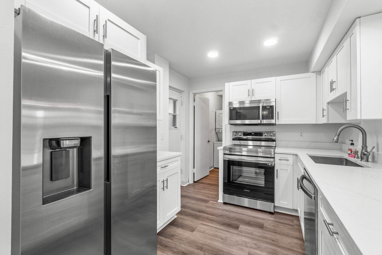 250 Northwest 67th Street, Unit 124 Boca Raton, FL 33487 - Photo 5 of 35 kitchen