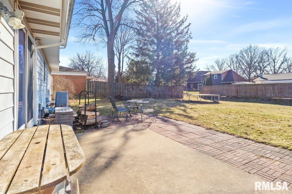 142 Tamarisk Drive Springfield, IL 62704 - Photo 30 of 39 Gallery Image 30