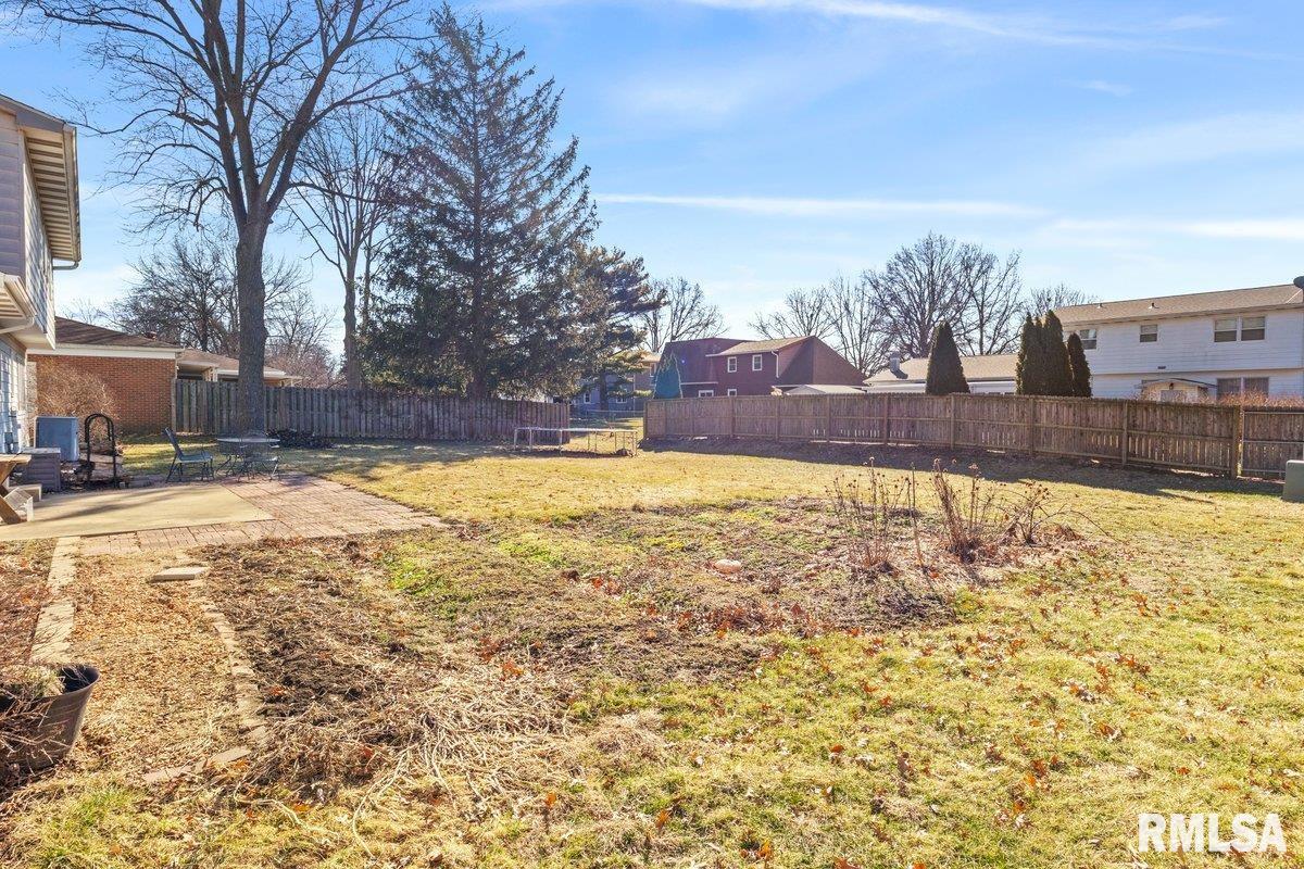 142 Tamarisk Drive Springfield, IL 62704 - Photo 31 of 39 Gallery Image 31