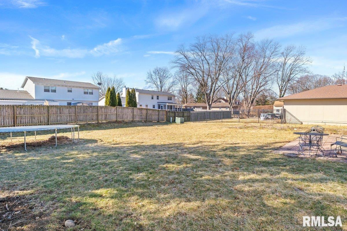 142 Tamarisk Drive Springfield, IL 62704 - Photo 32 of 39 Gallery Image 32