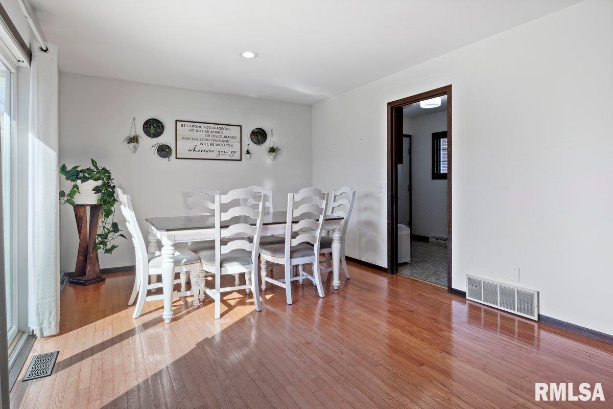 142 Tamarisk Drive Springfield, IL 62704 - Photo 10 of 39 Gallery Image 10