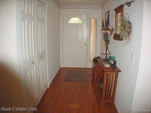 9811 Farmington Road Livonia, MI 48150 - Photo 3 of 24 freshly painted entry