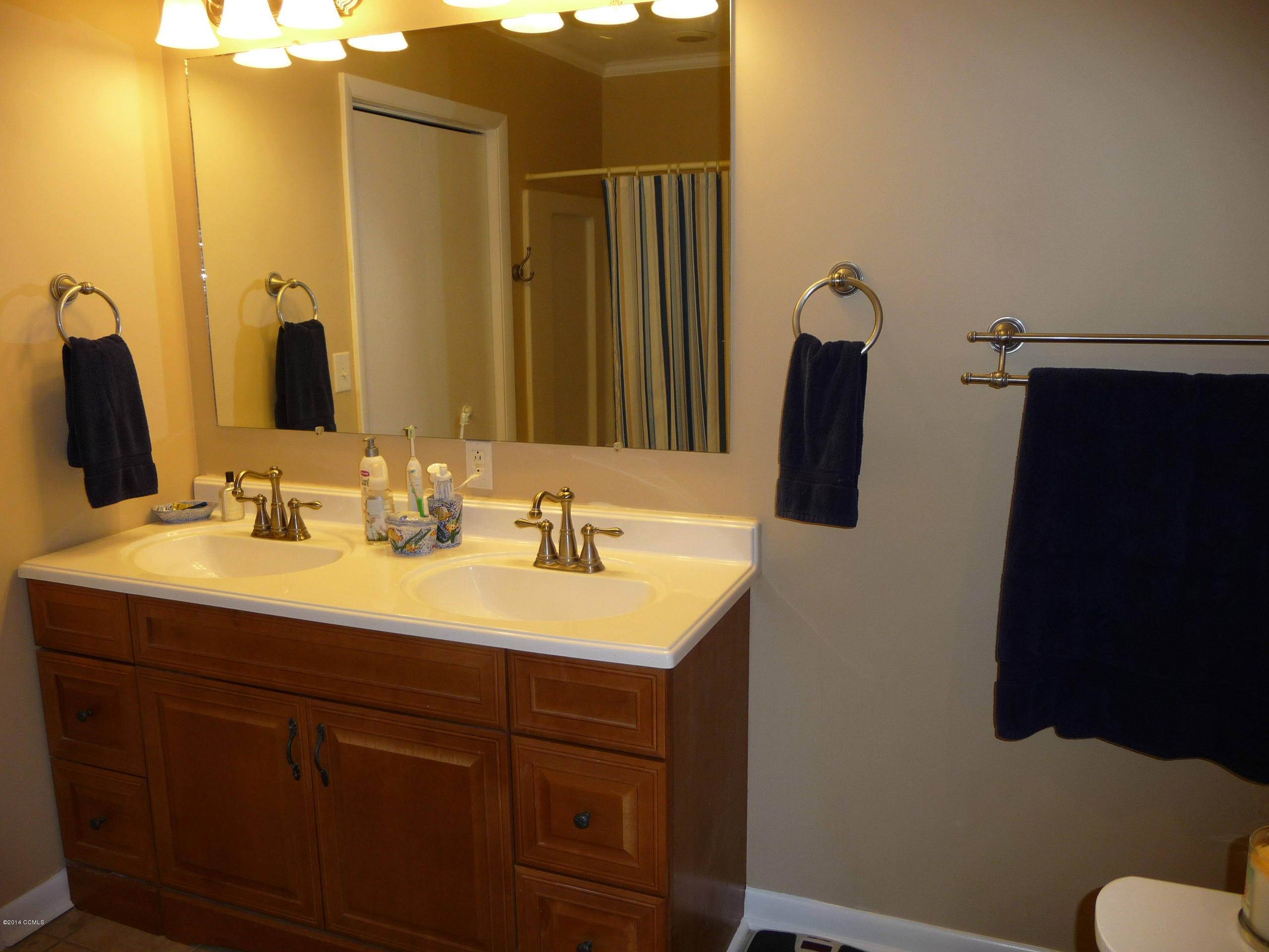 601 Garden Road Morehead City, NC 28557 - Photo 18 of 33 Double sinks