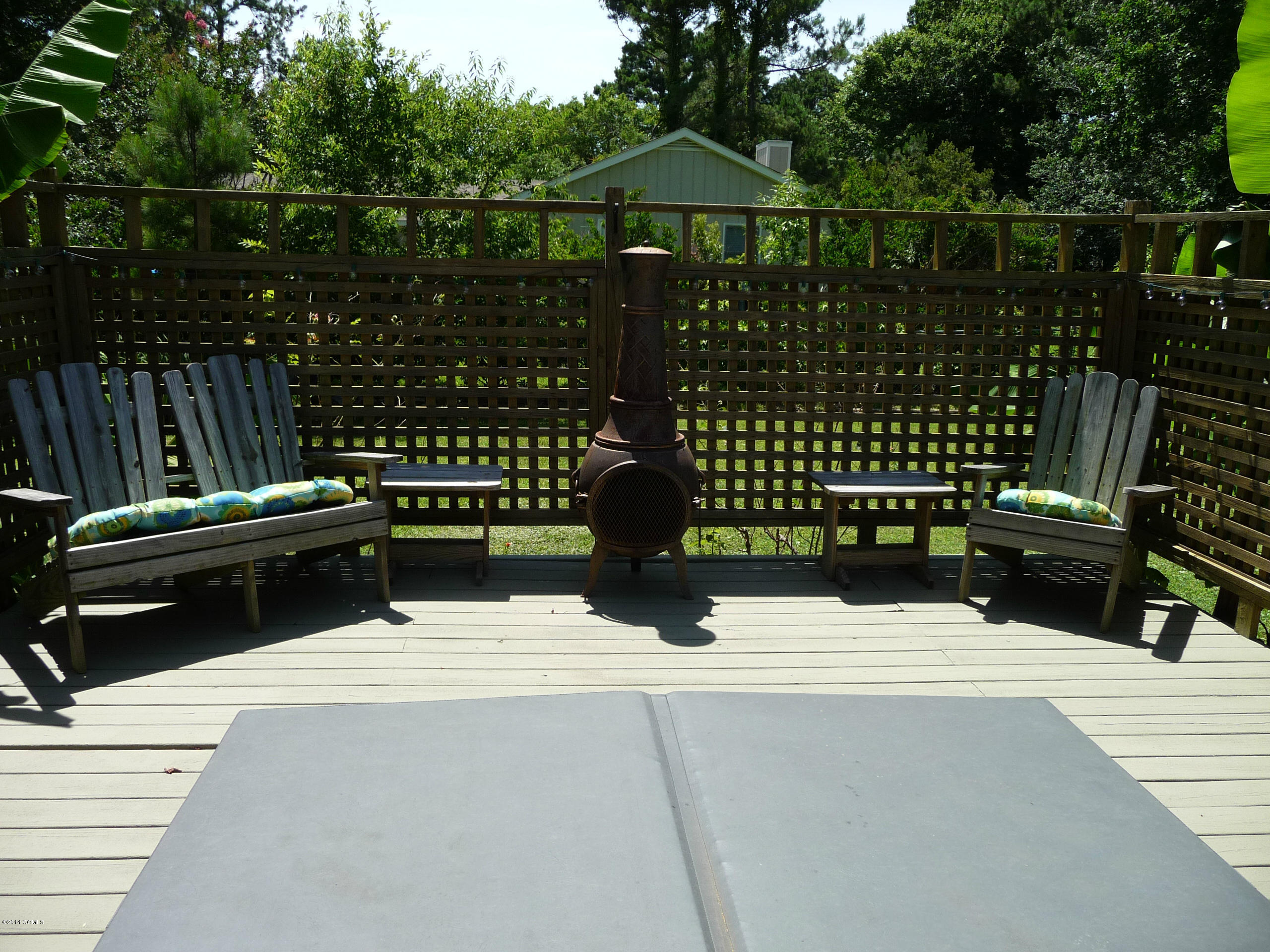601 Garden Road Morehead City, NC 28557 - Photo 29 of 33 Hot tub and outdoor area