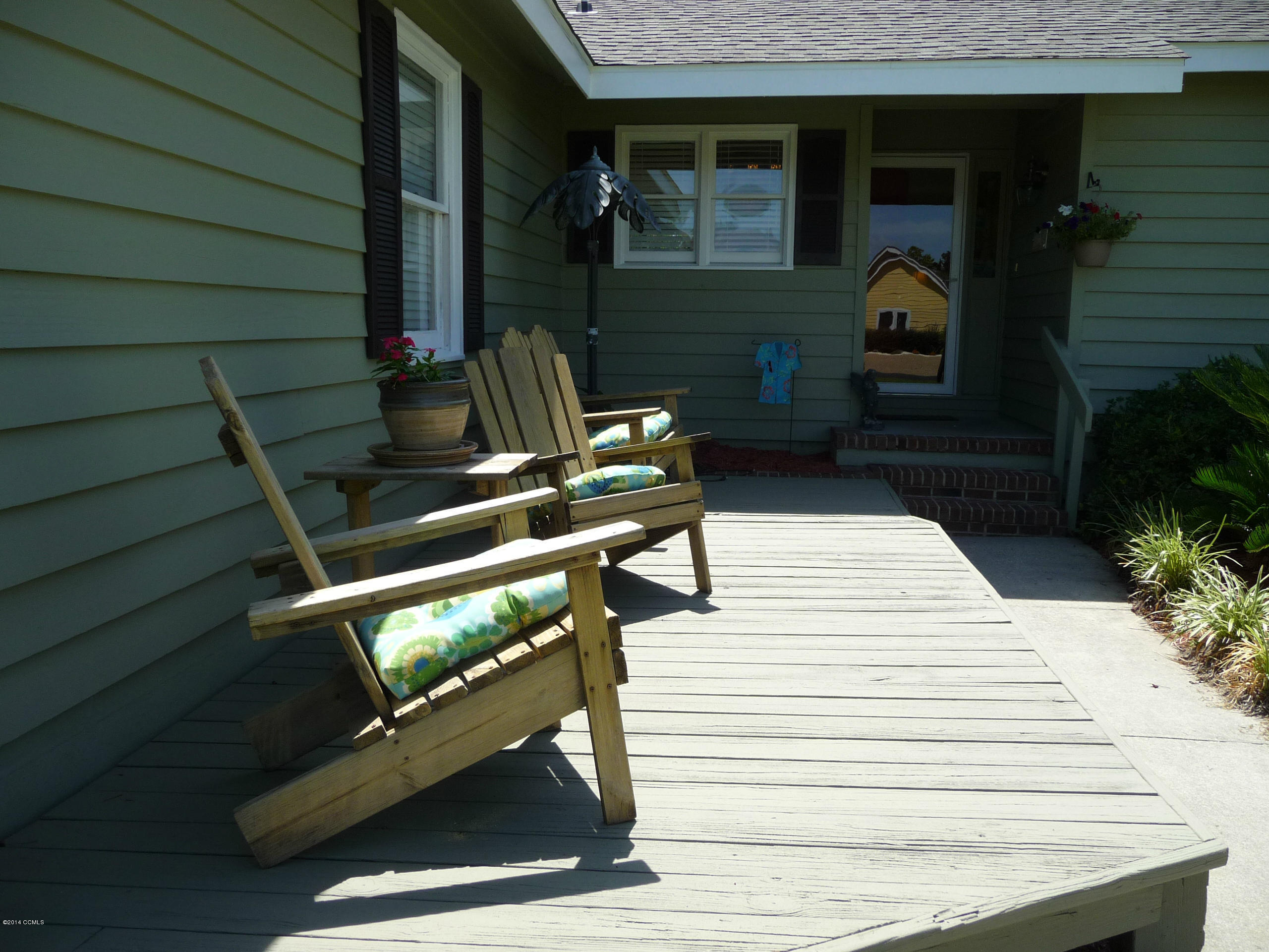 601 Garden Road Morehead City, NC 28557 - Photo 3 of 33 Entrance decking